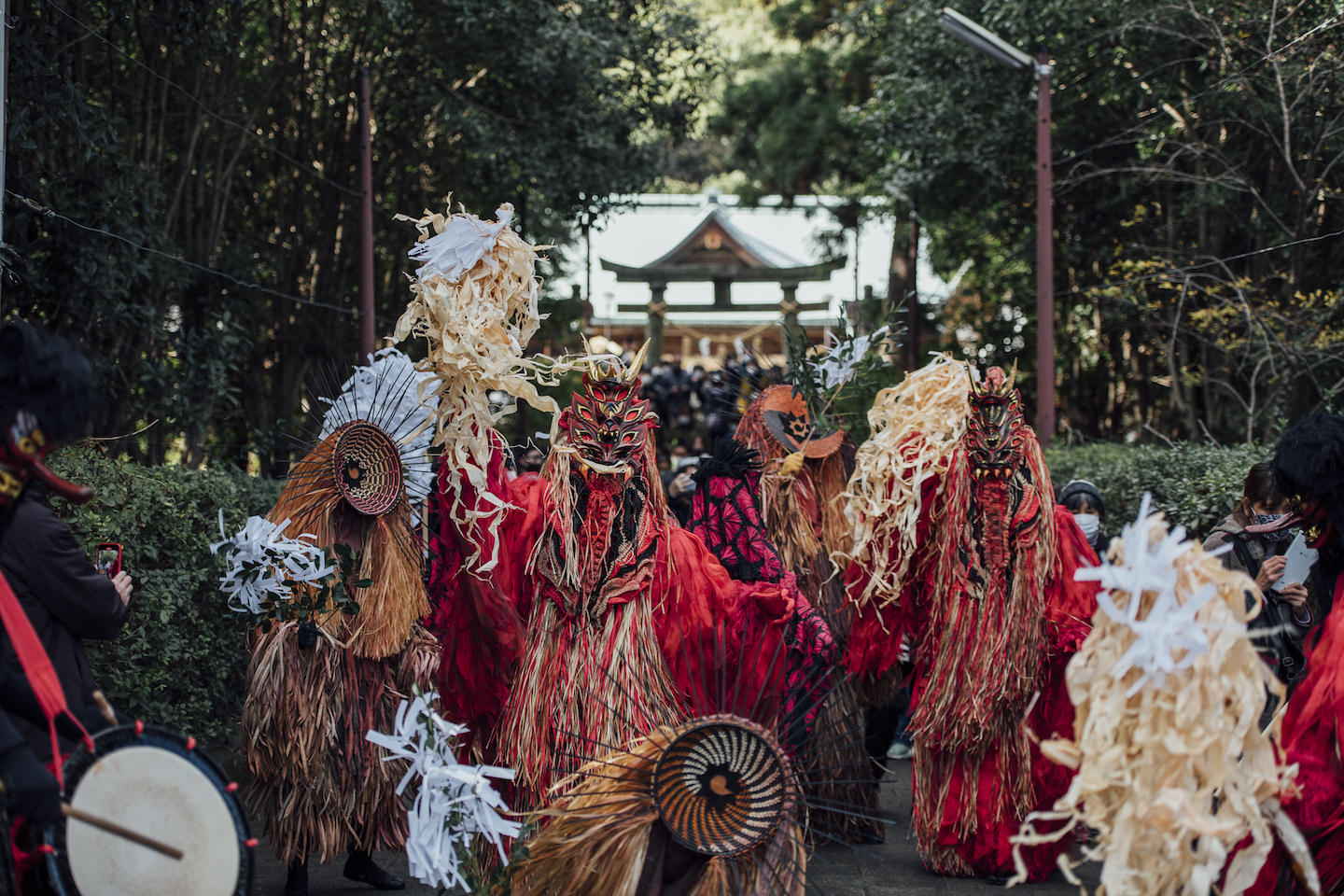 民俗学者・畑中章宏が選ぶ、祭りの決定的瞬間を撮った写真集 | ARTICLES | ARToVILLA